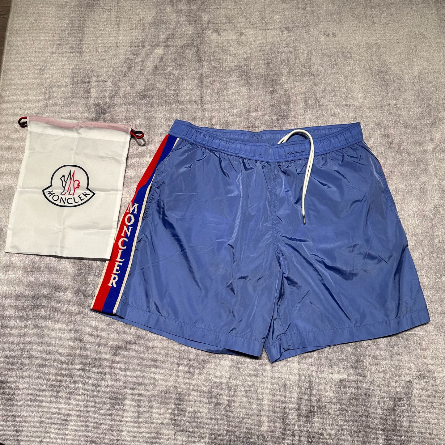 未使用 MONCLER 未使用 moncler  灰色刺绣印章短裤 L码 价7700