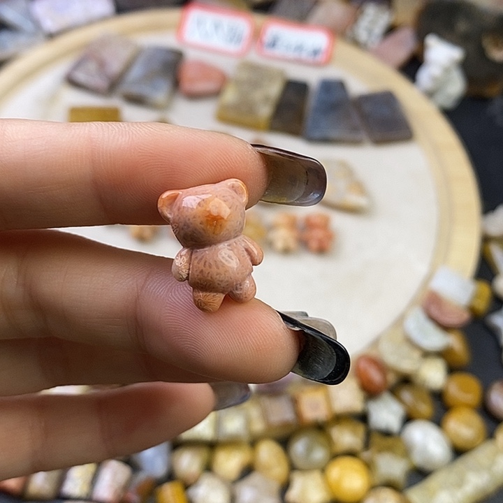 针钠钙石（海纹石）未镶嵌颈饰