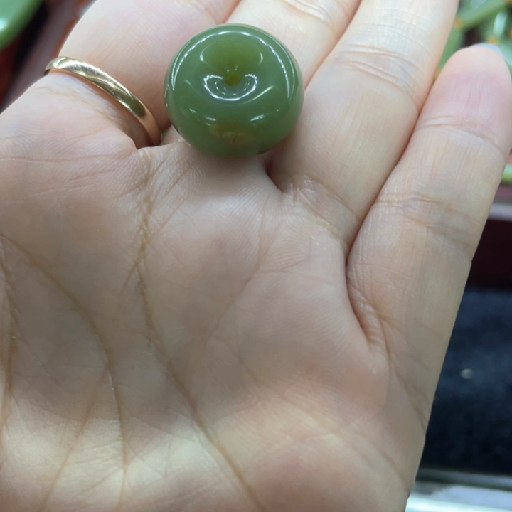 未镶嵌岫岩河磨玉（透闪石质玉）挂件千***油