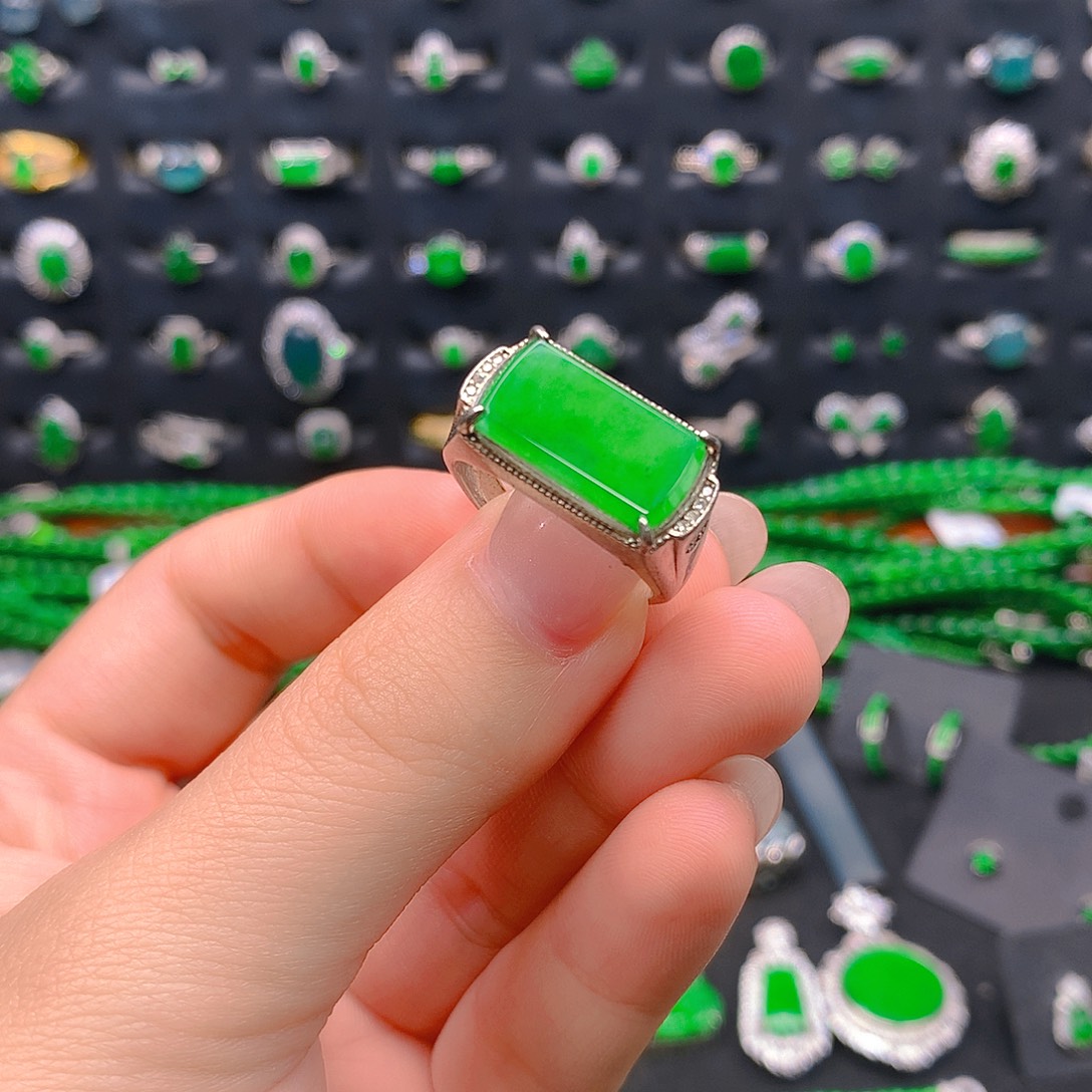 芹***@翡翠未镶嵌吊坠(不含链)