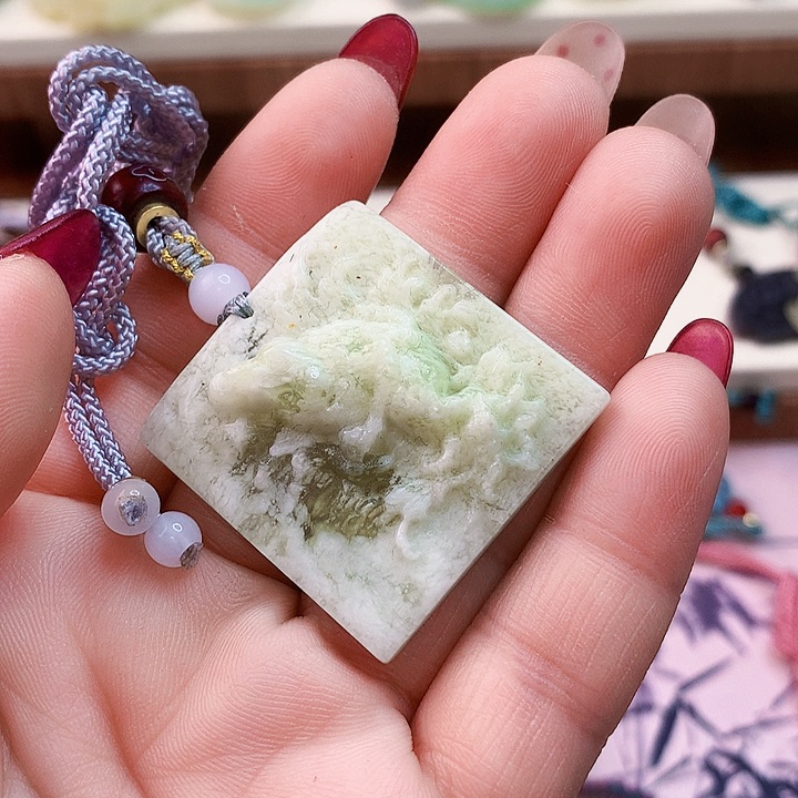 蛇纹石玉未镶嵌颈饰