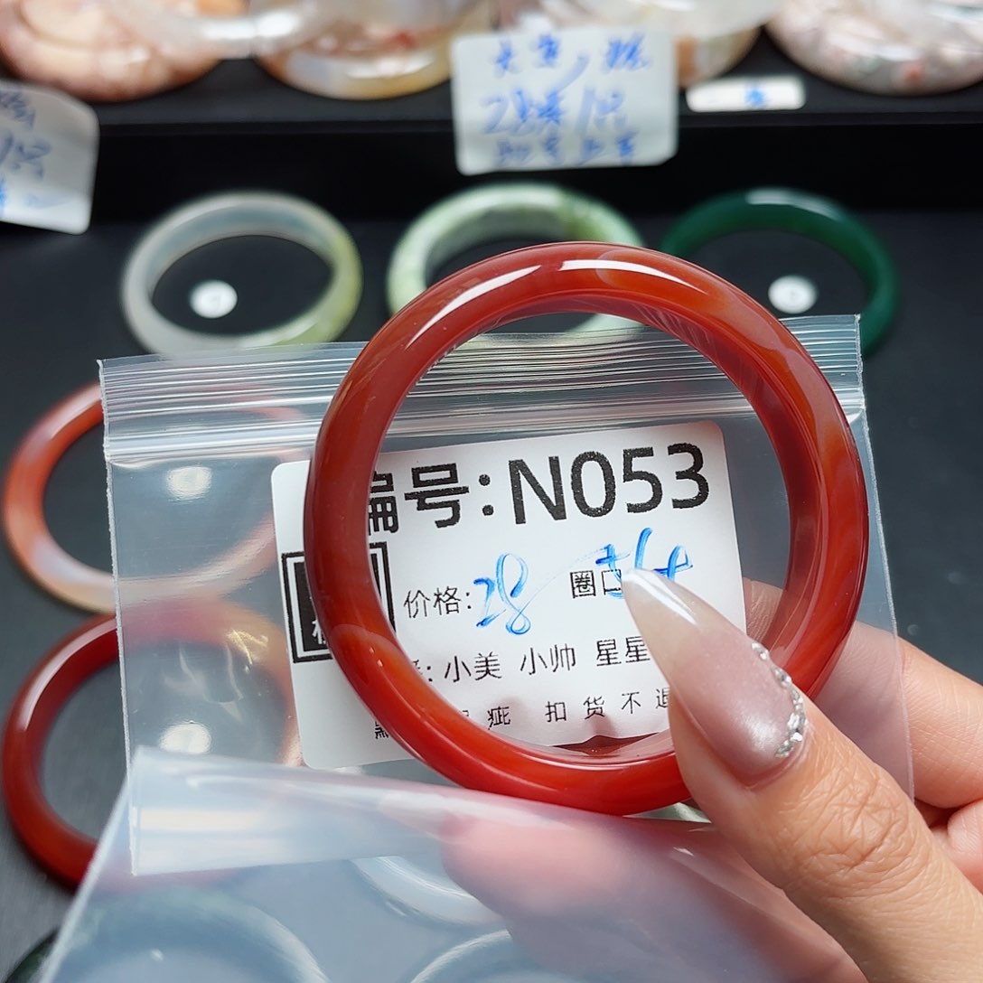 石英质玉手镯合金依****@