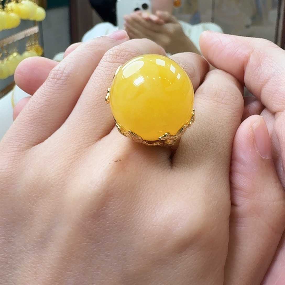 琥珀未镶嵌颈饰戒指