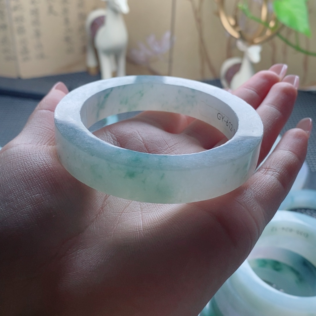এ****定制翡翠未镶嵌AA