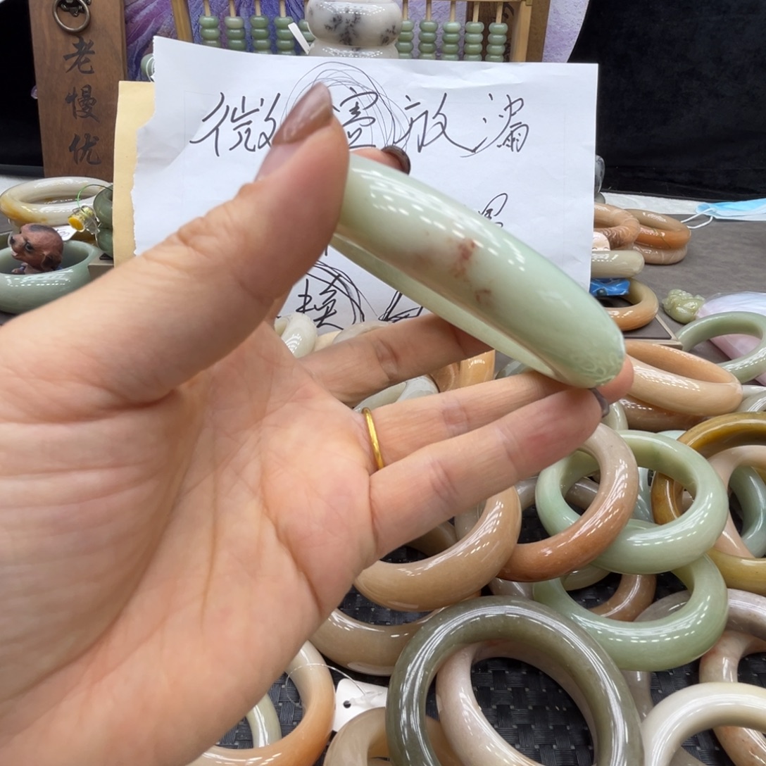 *****石英质玉未镶嵌手镯