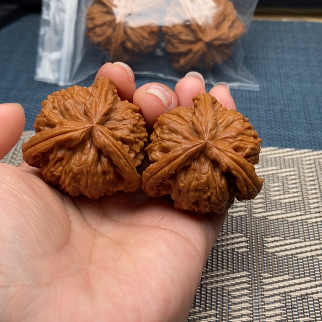 自***3文玩核桃吊坠三棱