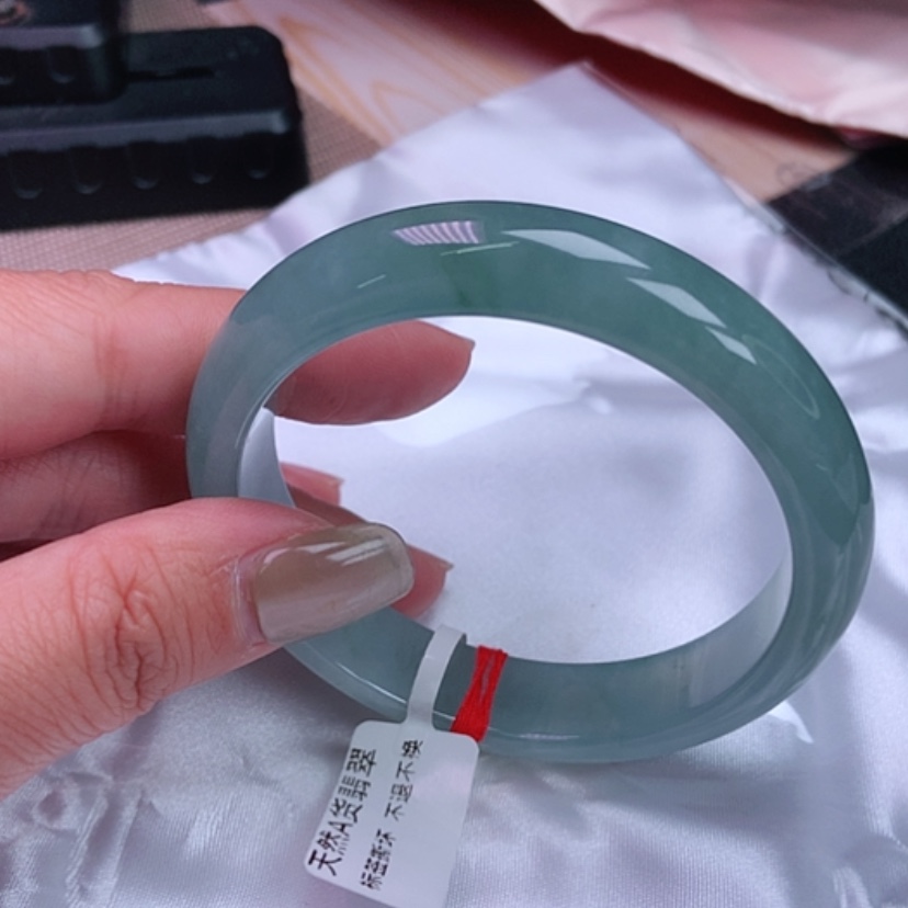 【闪购商品】翡翠手镯未镶嵌小**发，