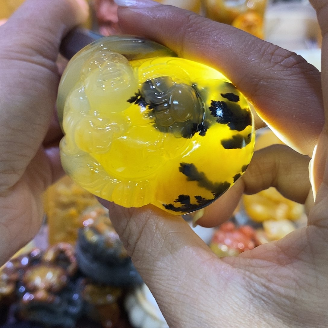 石英质玉（黄龙玉）颈饰未镶嵌