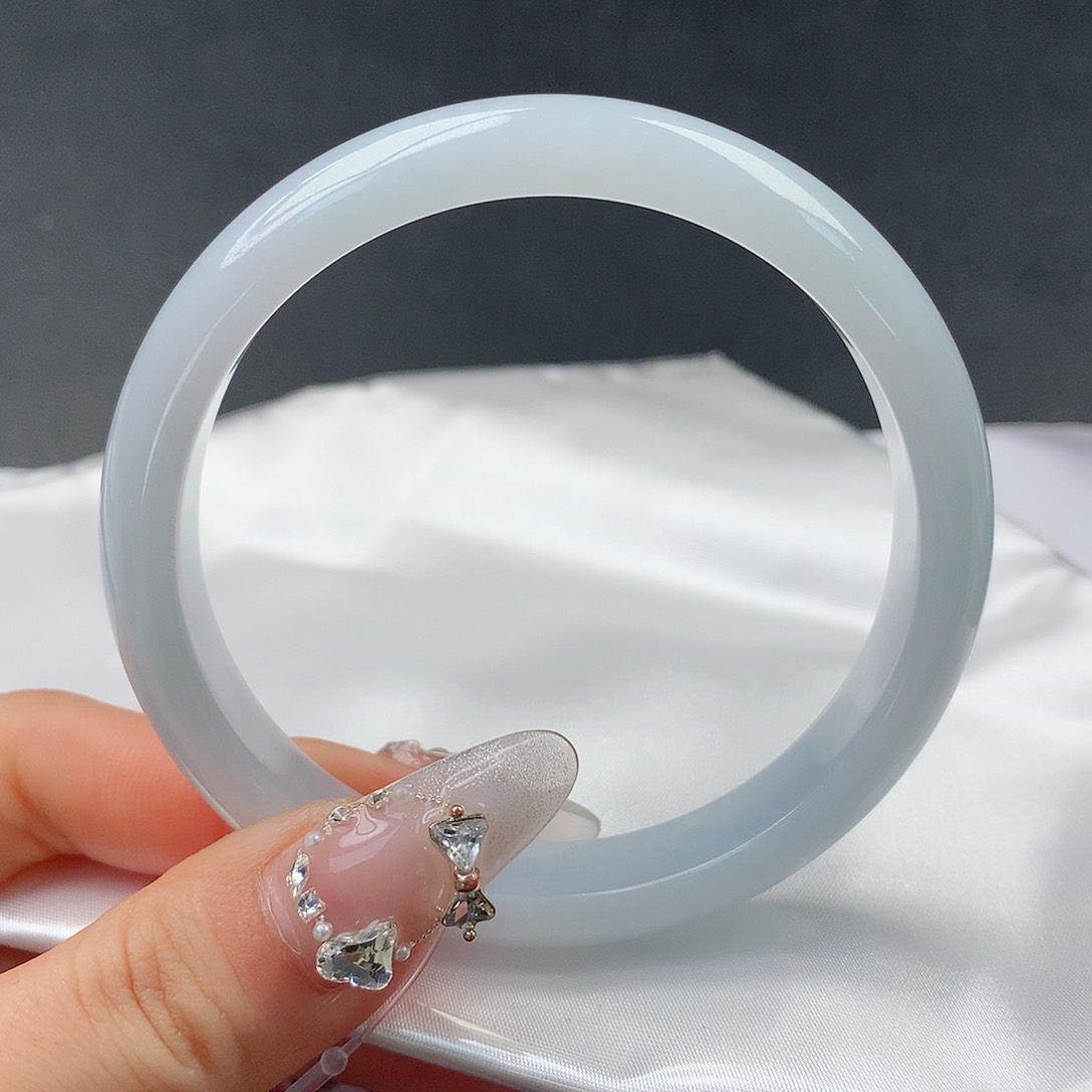 翡翠手镯未镶嵌43正60