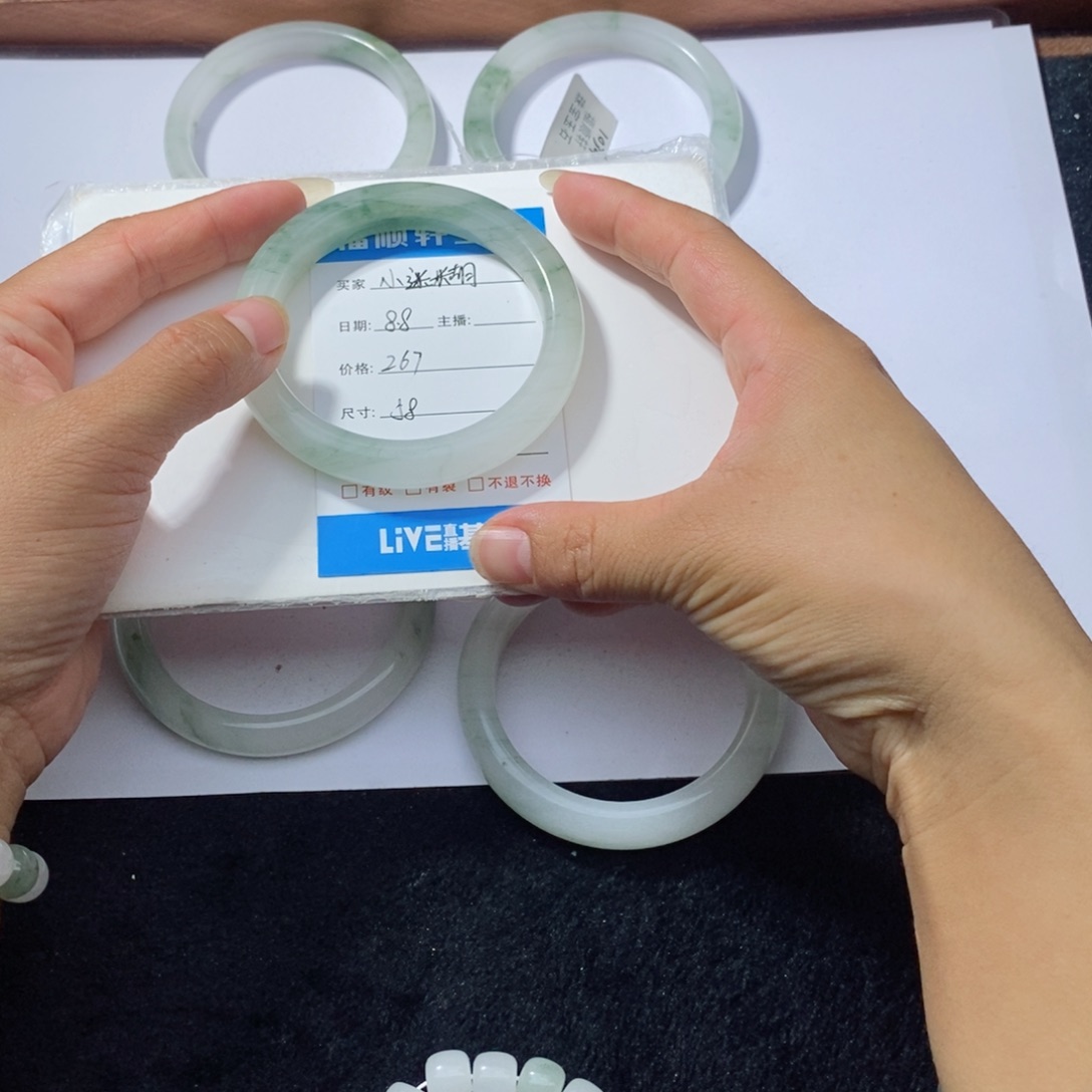 小***糊石英质玉（天山翠）手镯未镶嵌