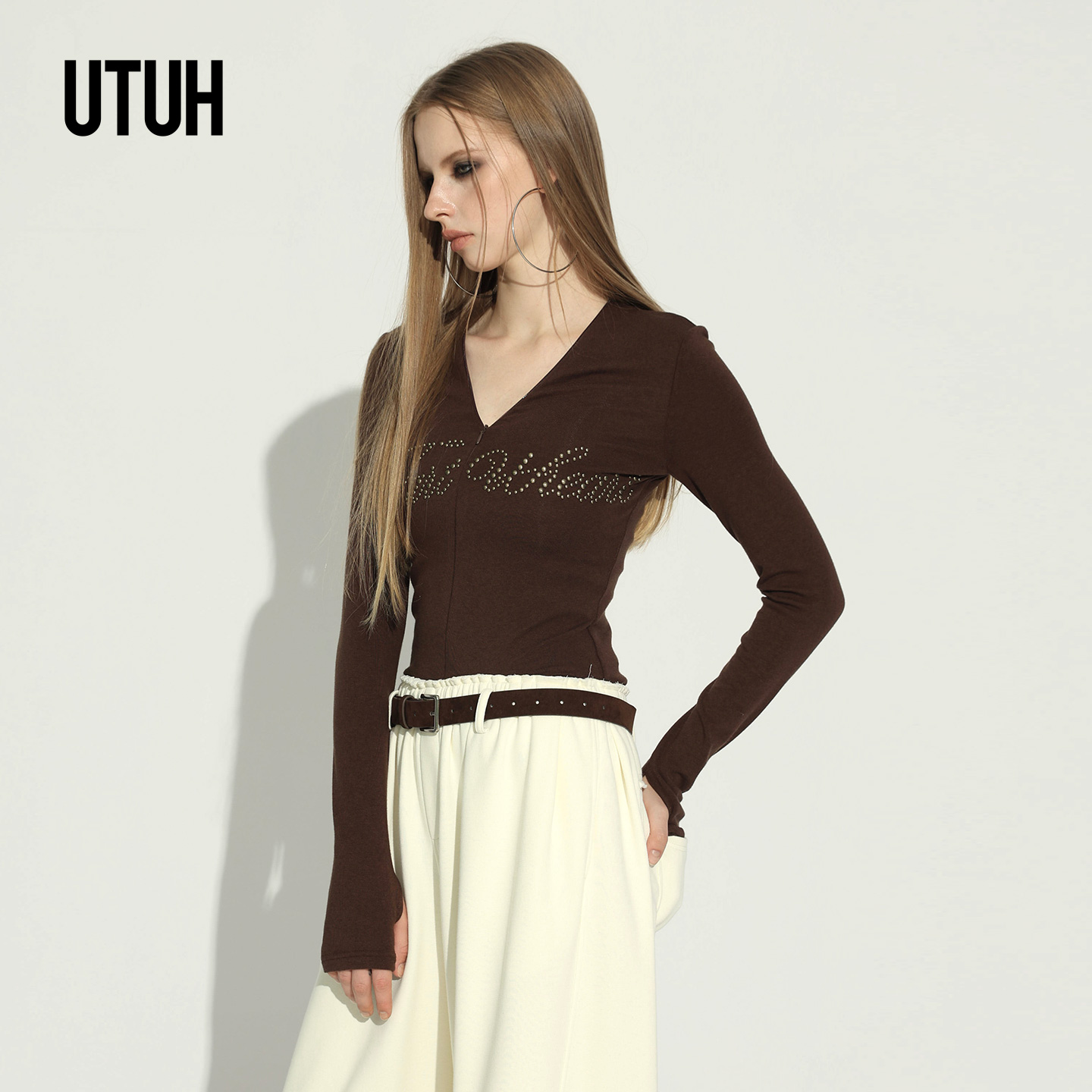 UTUH多色弹力修身V领冬季女士打底衫保暖百搭显瘦新款 TUWWW1N414