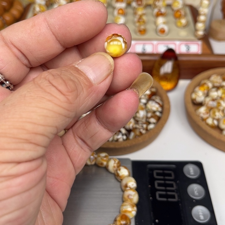 琥珀裸石未镶嵌93号