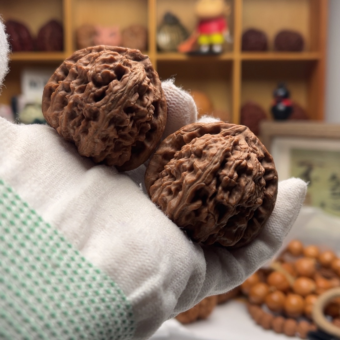 M***y文玩核桃把件42全品三角白狮子头