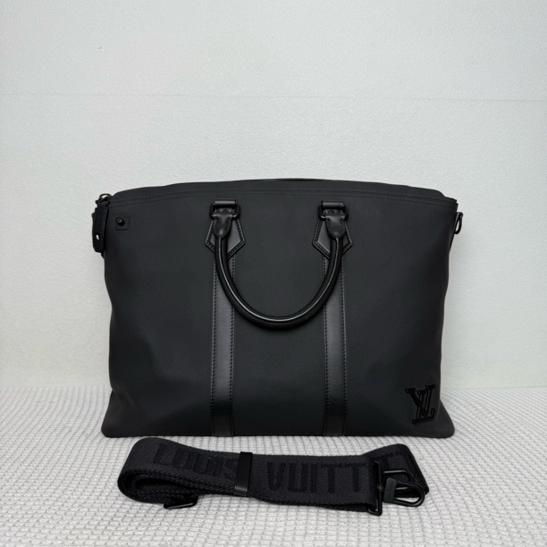 99新 LouisVuitton/路易威登 8932/芯片款黑色全皮荔枝纹手提包