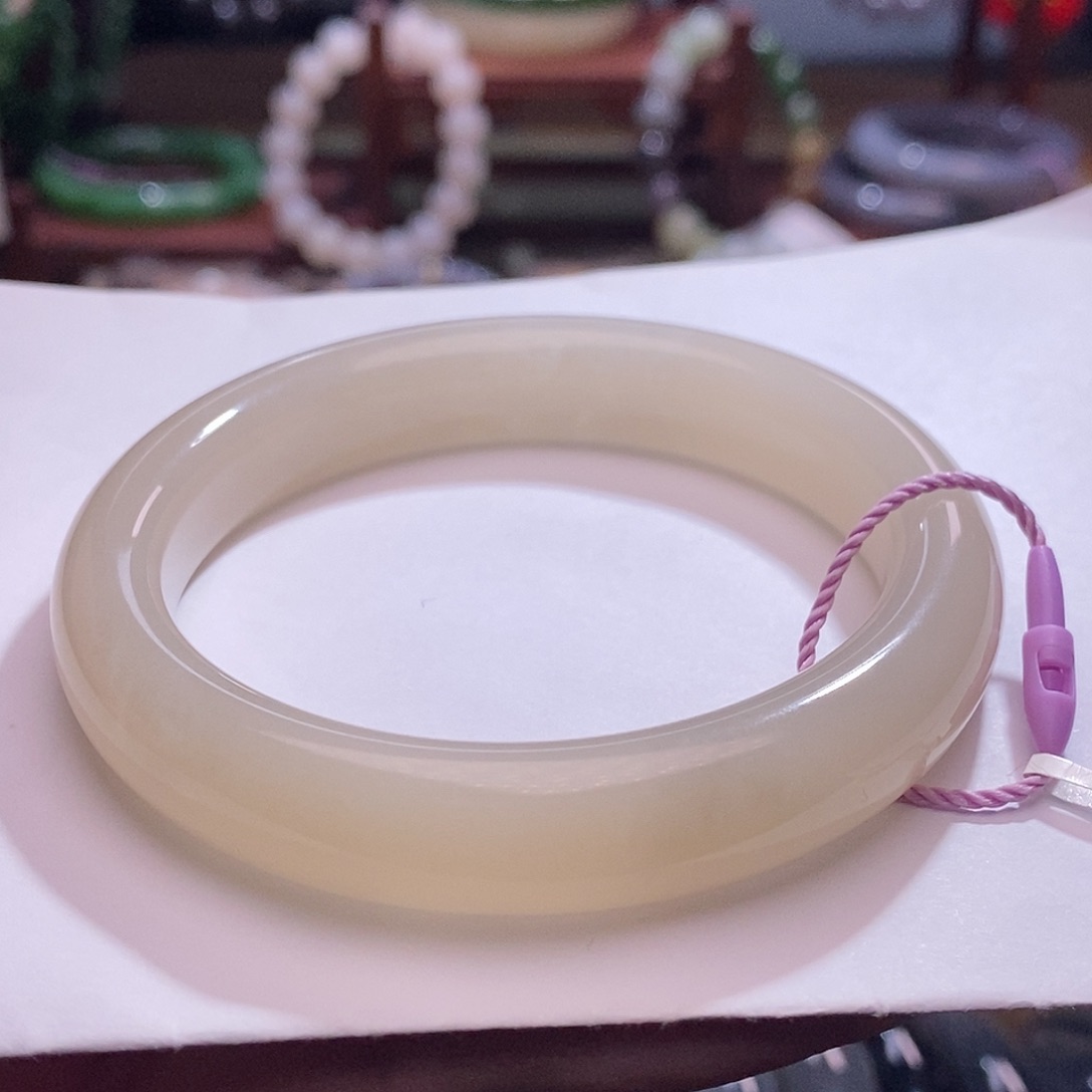 和田玉未镶嵌藕粉手镯55.2圈口