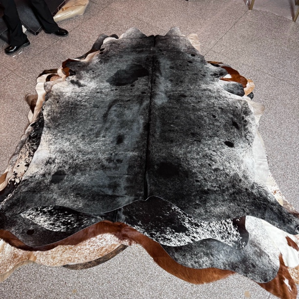 【本尼家】K1042 250*210专拍牛皮地毯家用轻奢