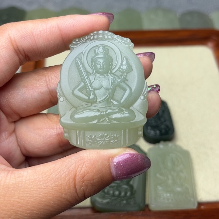 和田玉颈饰未镶嵌名**阳