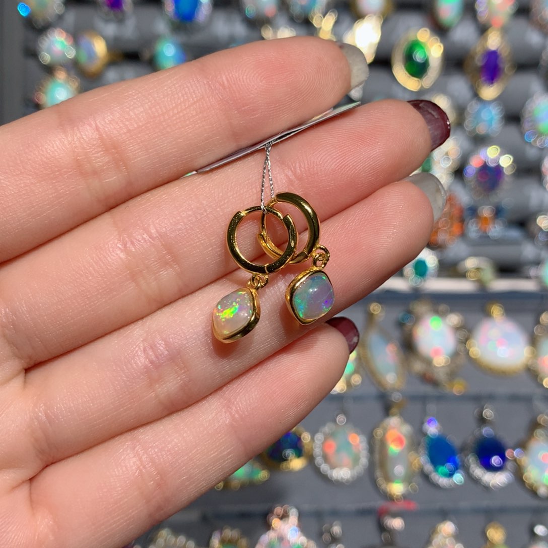 欧泊K福利耳钉银S925镶嵌x****s