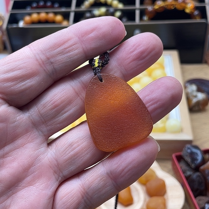 琥珀未镶嵌套链吊坠