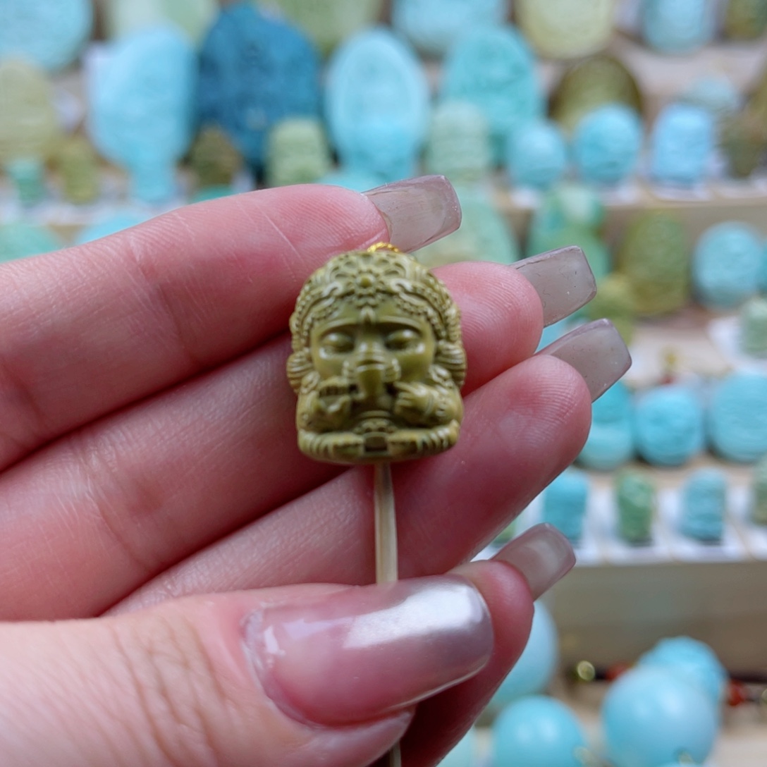 绿松石未镶嵌珠宝奇石