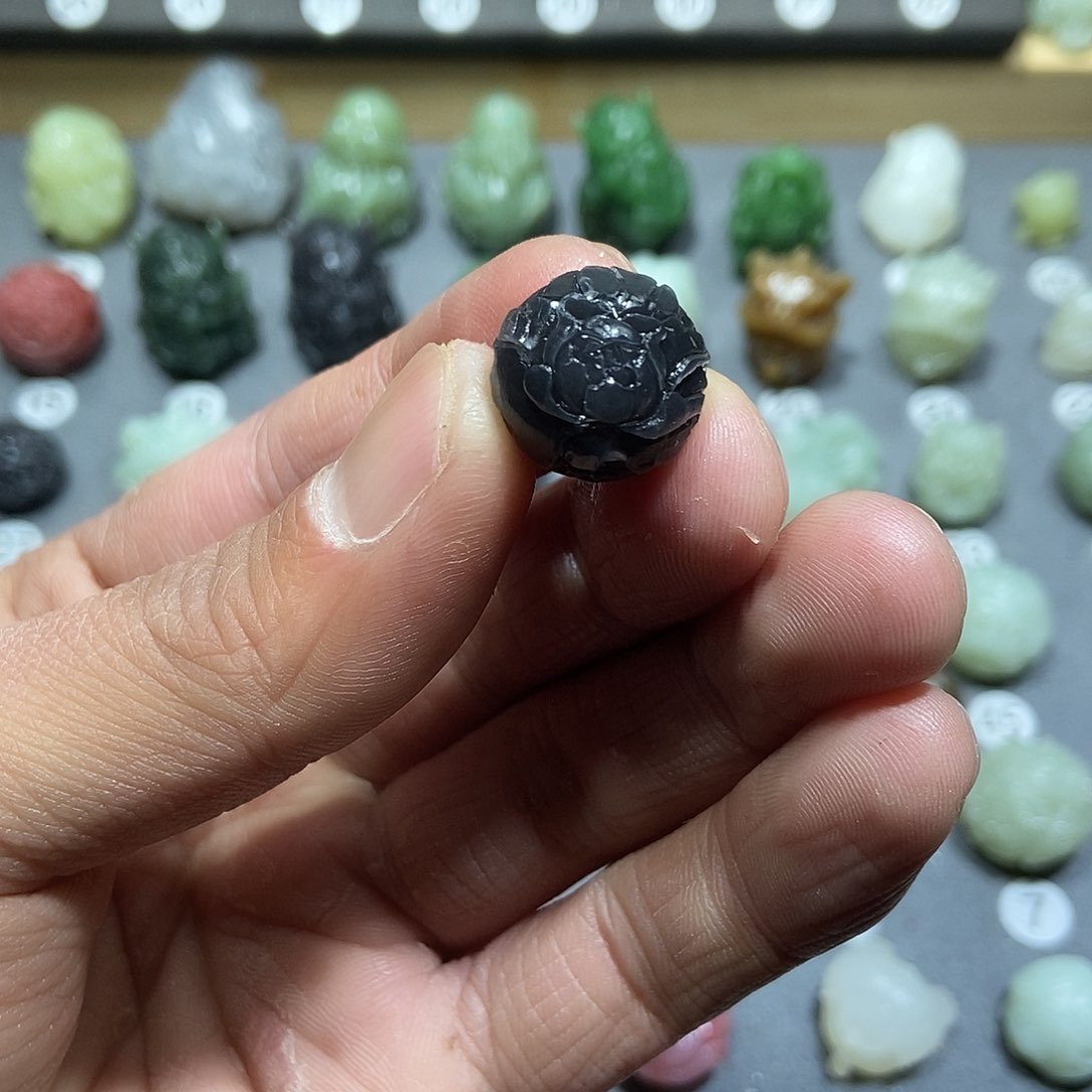 和田玉颈饰未镶嵌哈****?定制