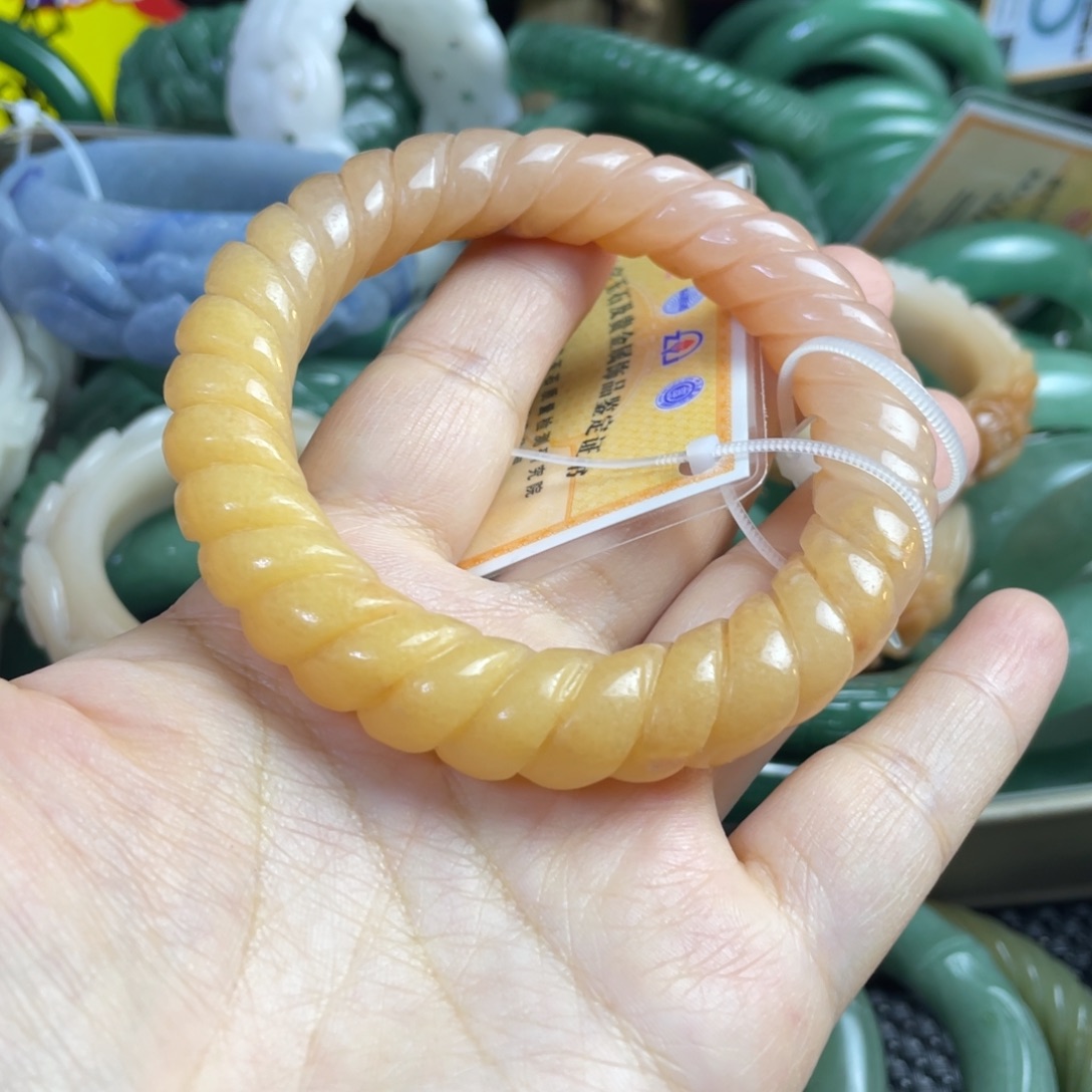 石英岩玉未镶嵌手镯