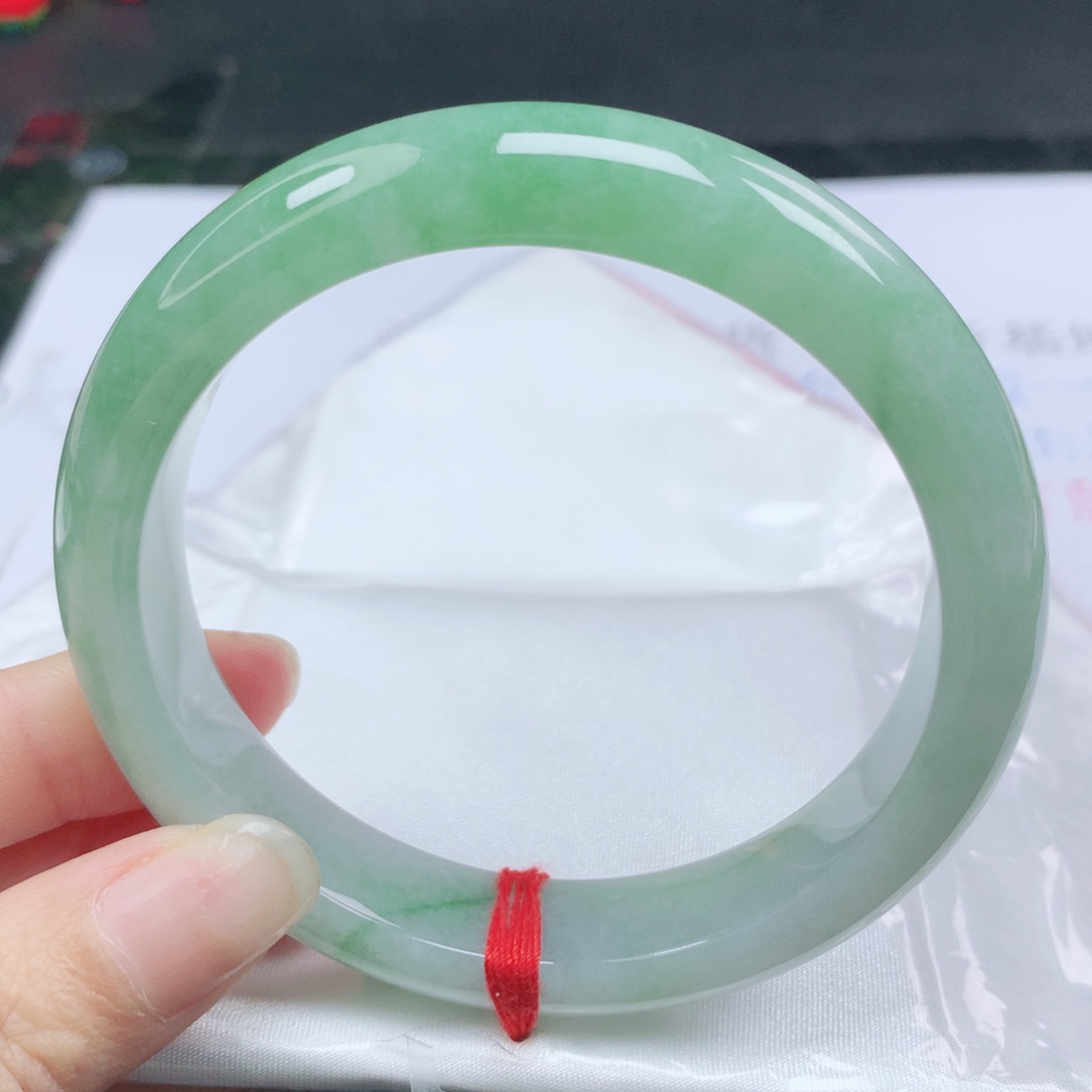 翡翠未镶嵌手镯正
