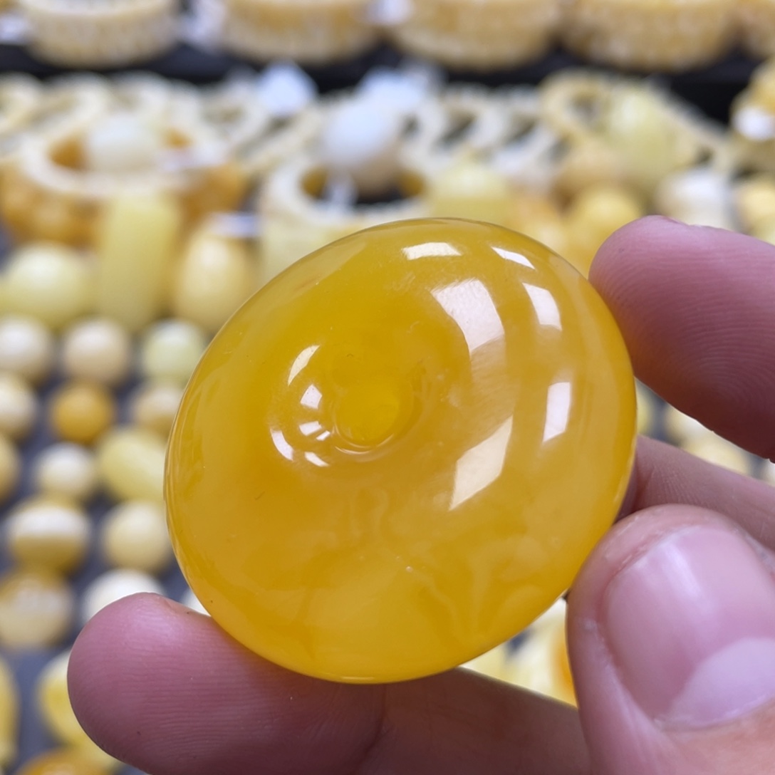 蜜蜡未镶嵌裸石38*13mm瑕疵焦皮面包圈