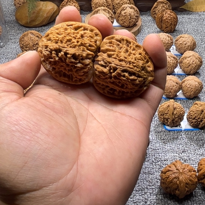 呕***吼文玩核桃把件高炮三角南疆全品