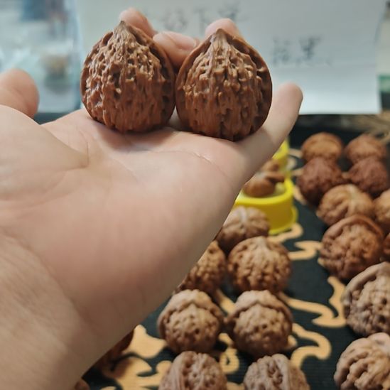 文玩核桃吊坠金牛全品。精卡精配