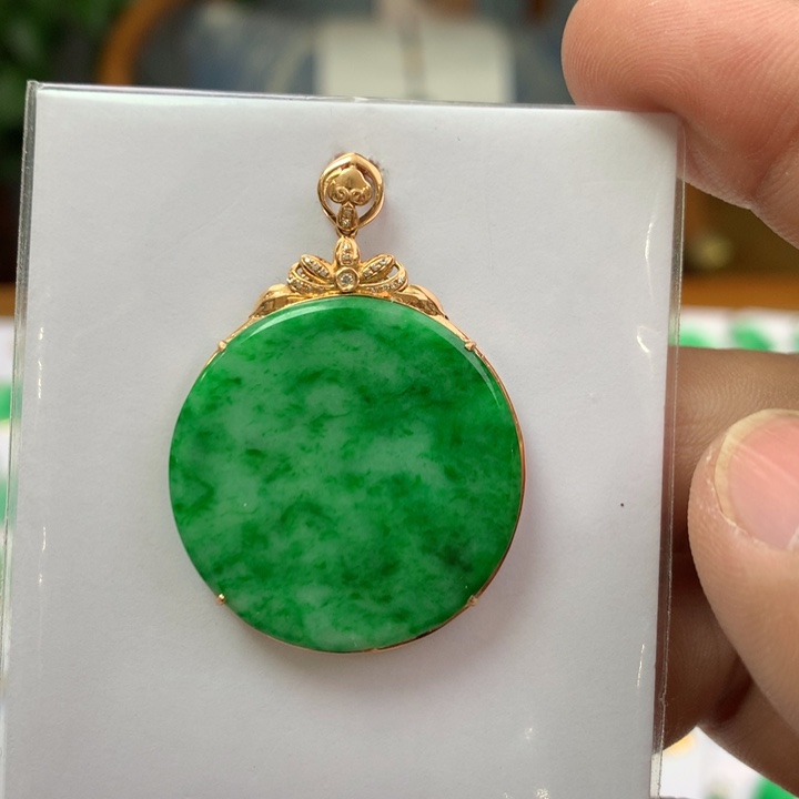 翡翠颈饰18K金镶嵌翡翠