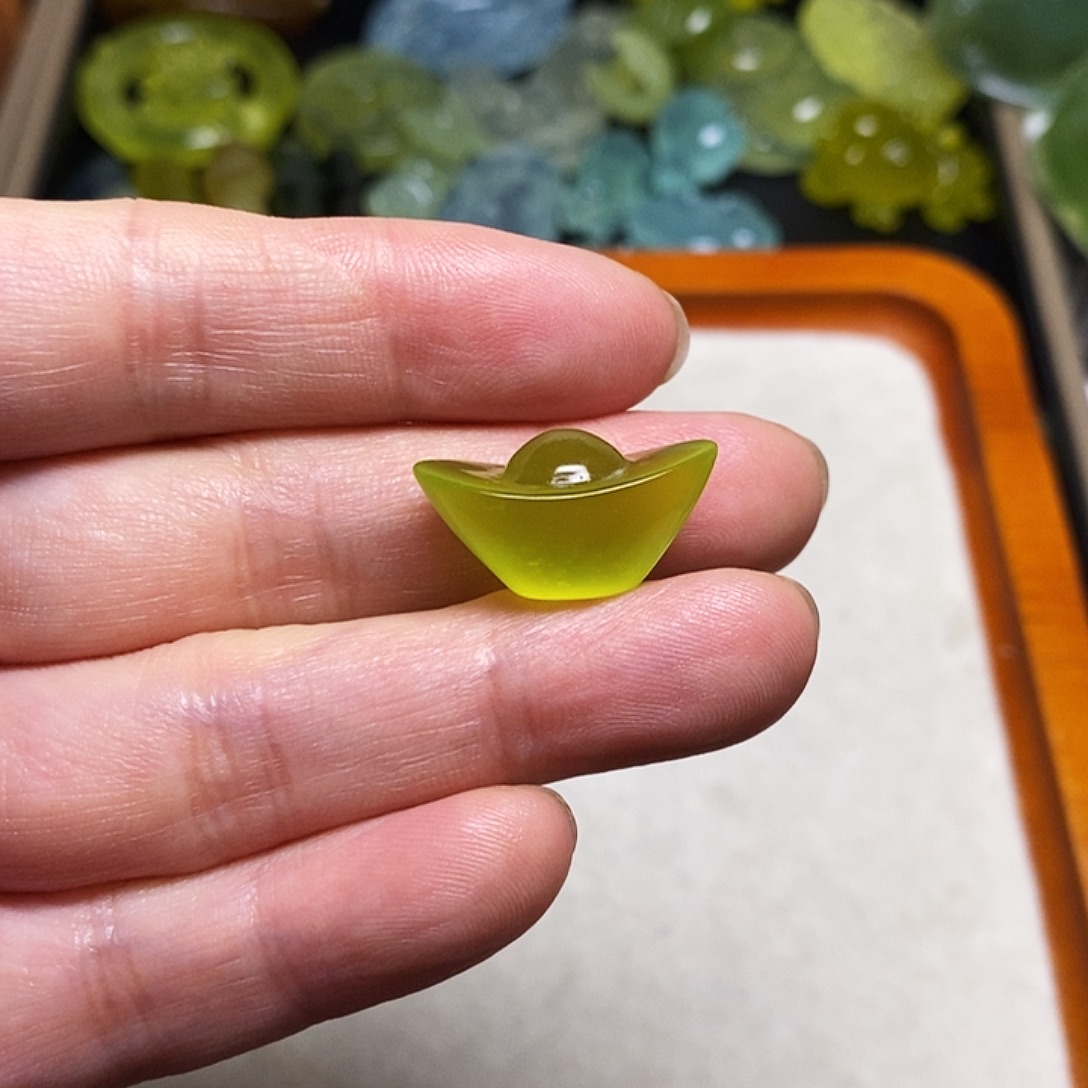 一***玺蛇纹石玉未镶嵌颈饰