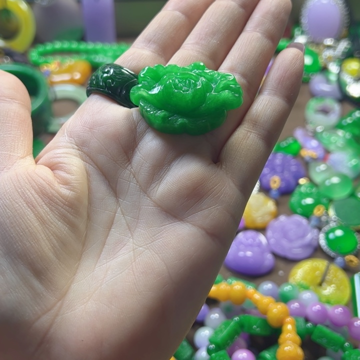 翡翠未镶嵌颈饰吊坠