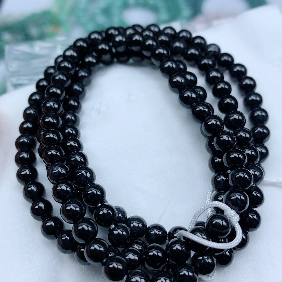 翡翠颈饰未镶嵌手串