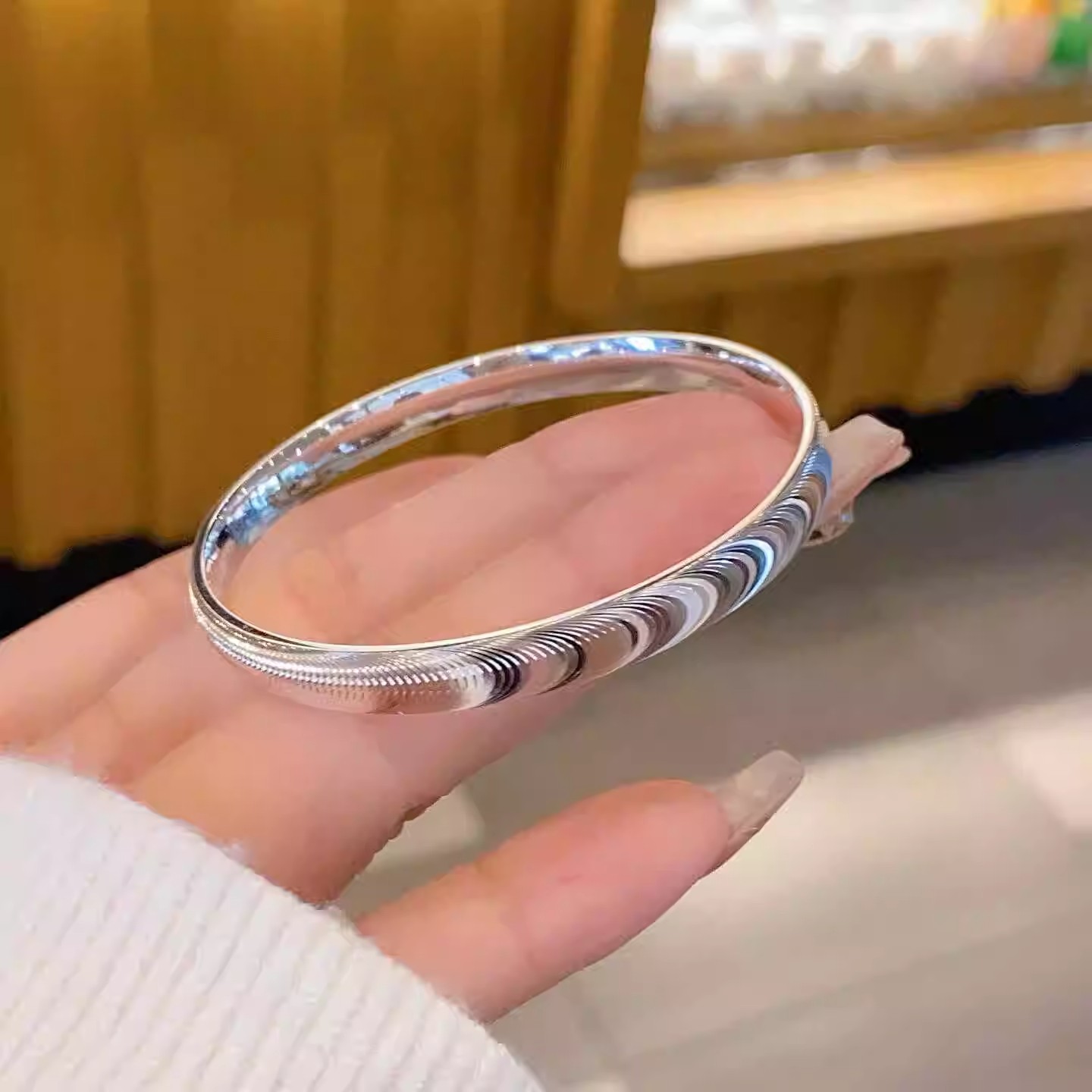 老凰祥足银999猫眼银手镯纯银时尚拉丝闭口实心年轻款礼物送女生