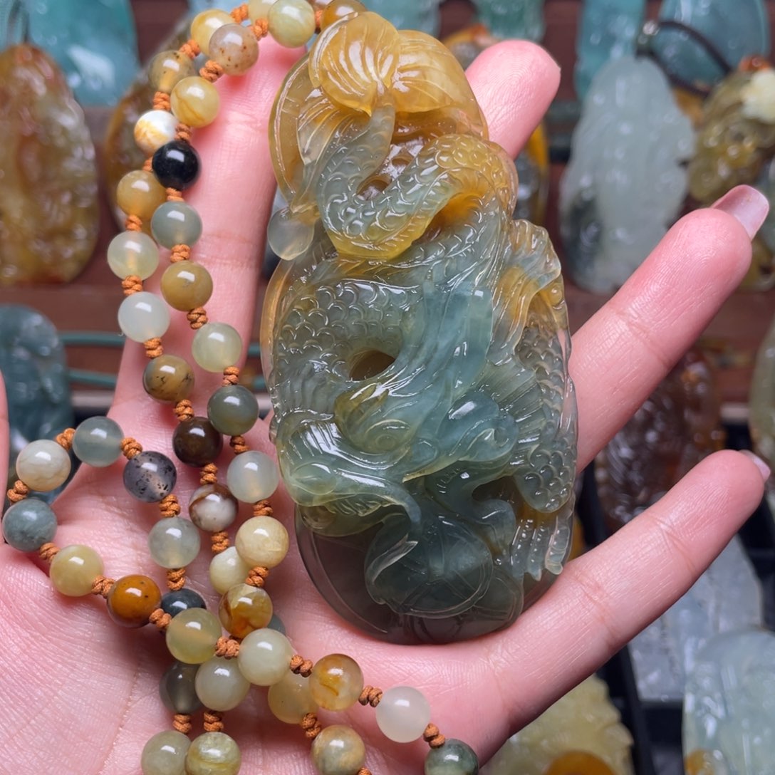 蛇纹石玉颈饰未镶嵌爸****子