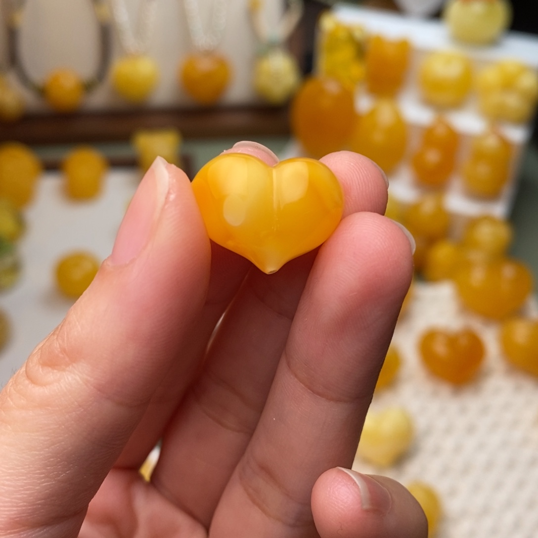 ****7琥珀未镶嵌颈饰屁桃
