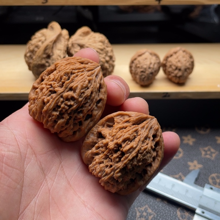 核桃南疆石文玩核桃