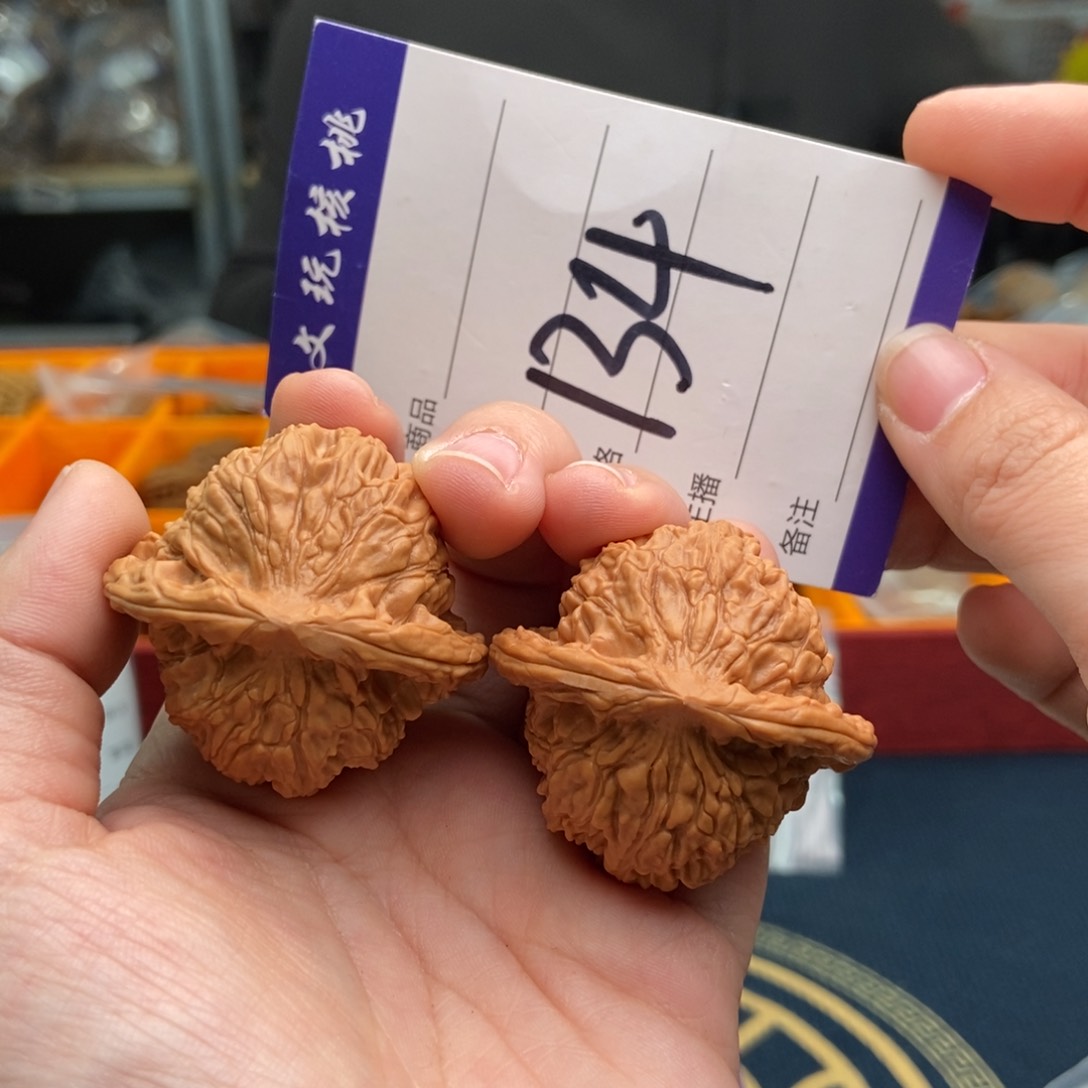 文玩核桃吊坠42红狮子