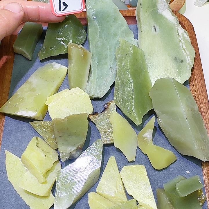 和田玉未镶嵌车挂