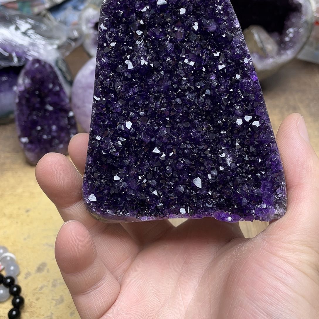 紫晶未镶嵌大型摆件（非配饰）