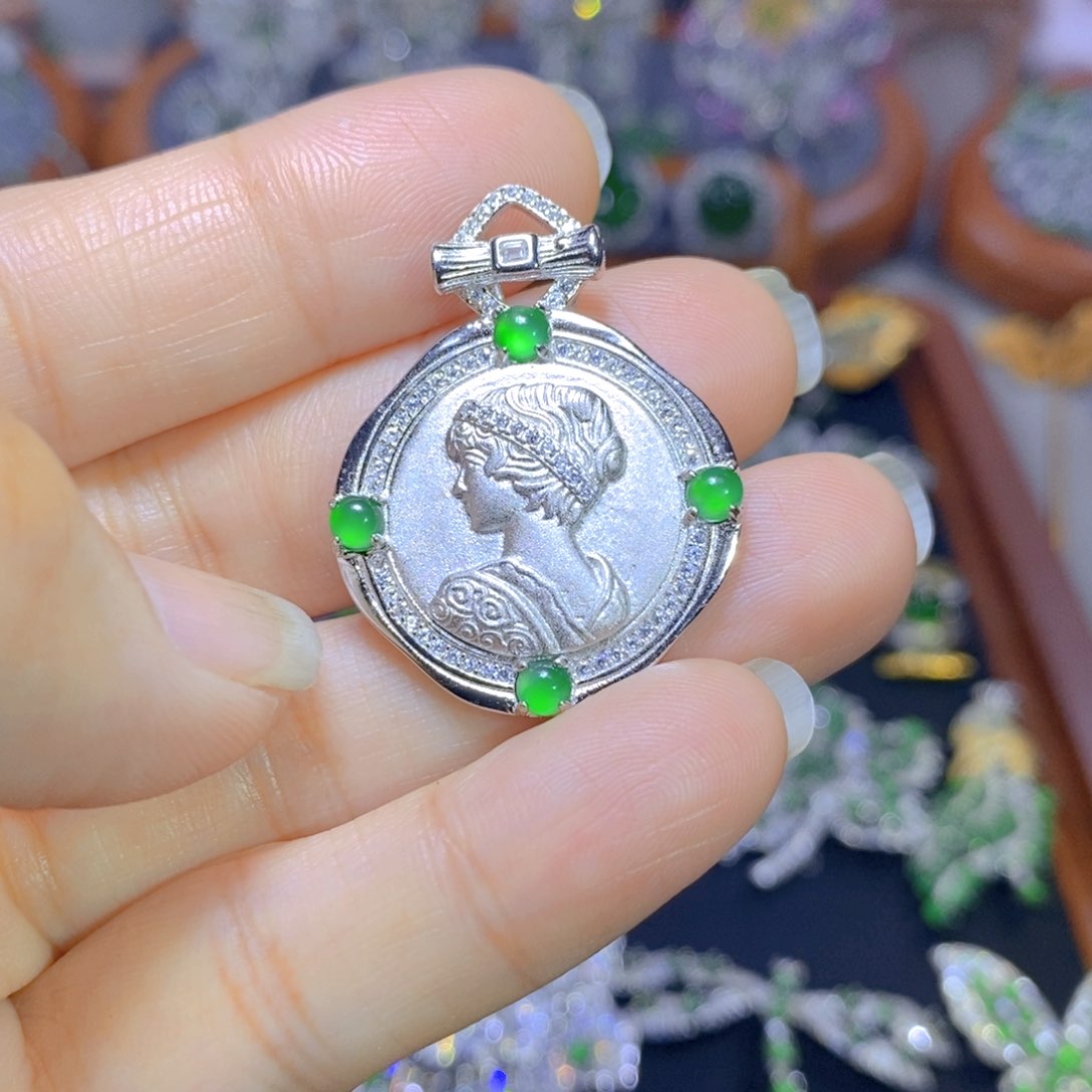 翡翠颈饰银S925镶嵌天然翡翠