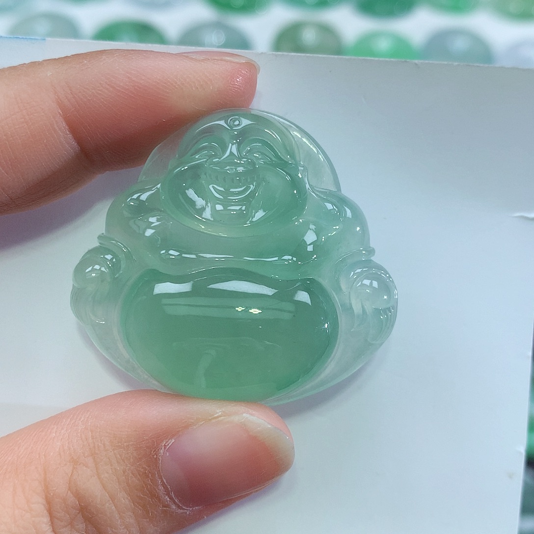 翡翠未镶嵌颈饰佛