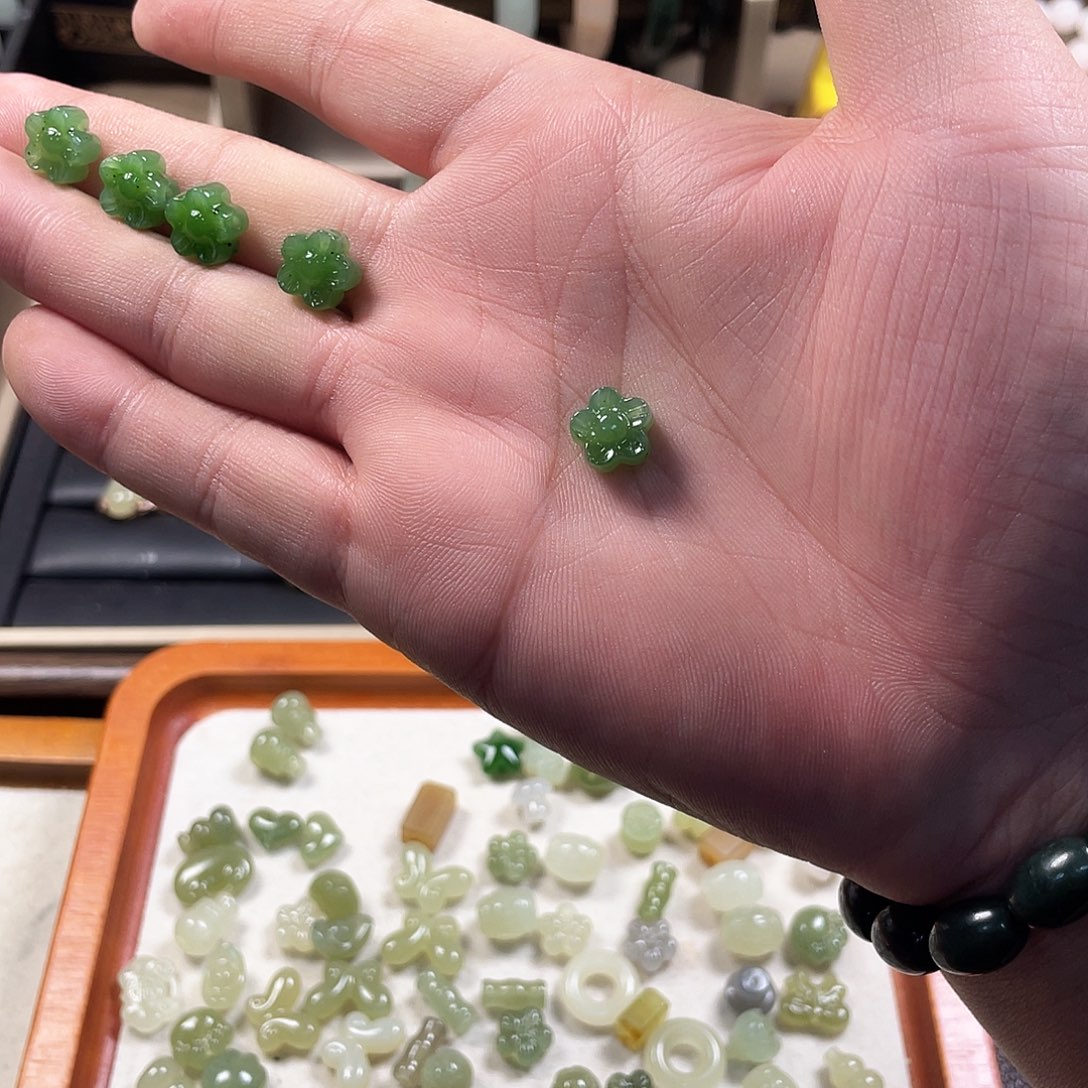 和***ꮤ和田玉未镶嵌手链