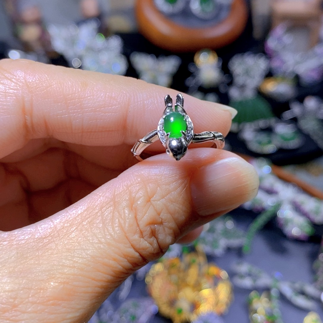 翡翠颈饰银S925镶嵌天然翡翠