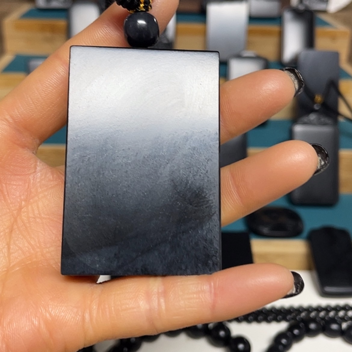 【闪购商品】和田玉（墨玉）吊坠(不含链)未镶嵌聚墨青花78.4克