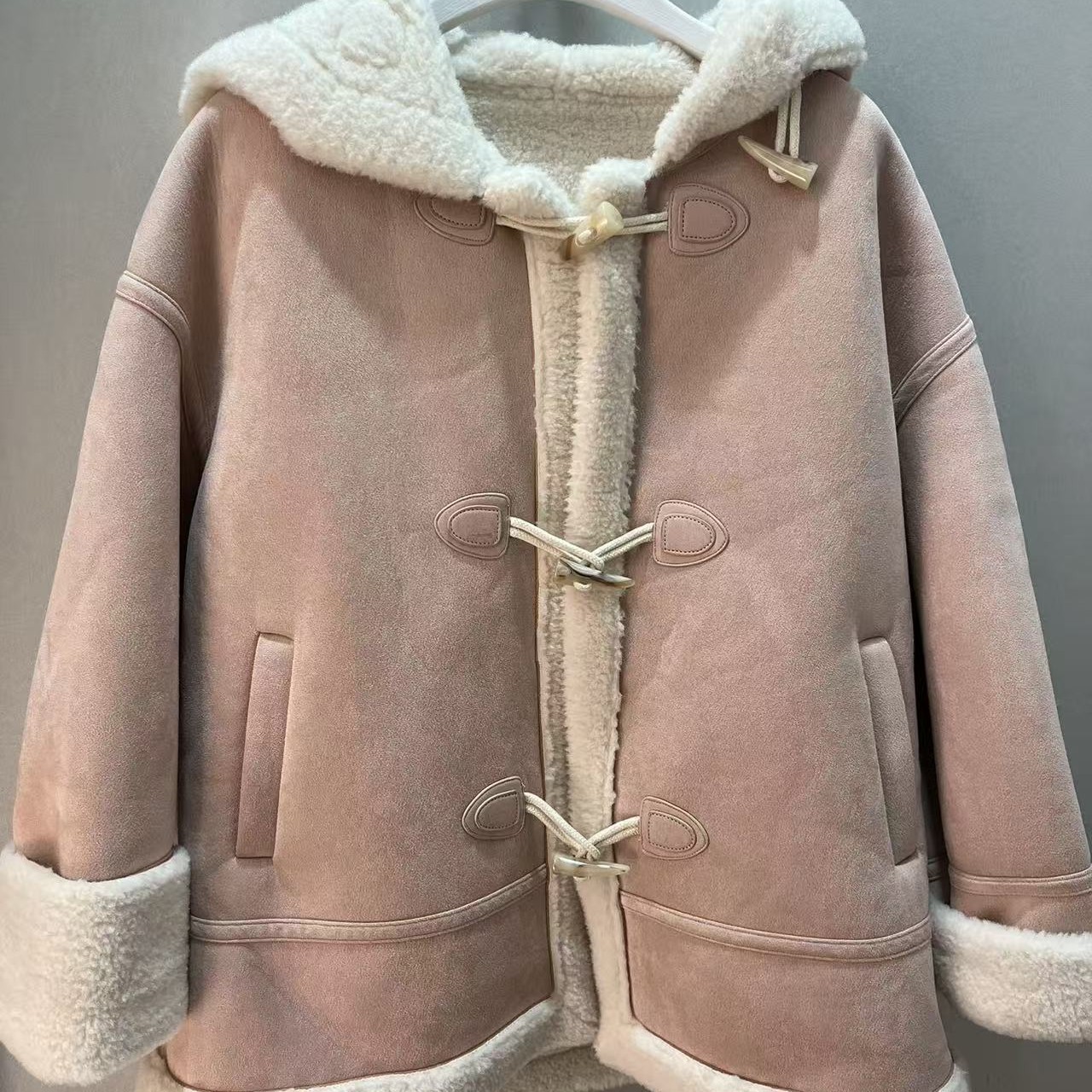 粉色牛角扣麂皮绒外套女冬季韩系甜美羊羔毛加厚保暖棉衣