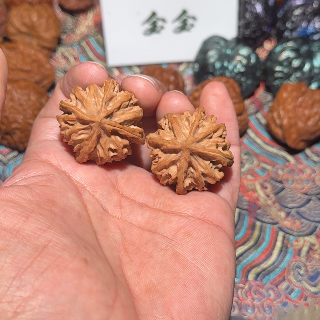把件文玩核桃2027岐山四棱，尺寸33 33 34