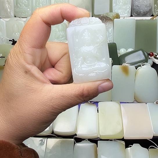 颈饰未镶嵌和田玉及***.