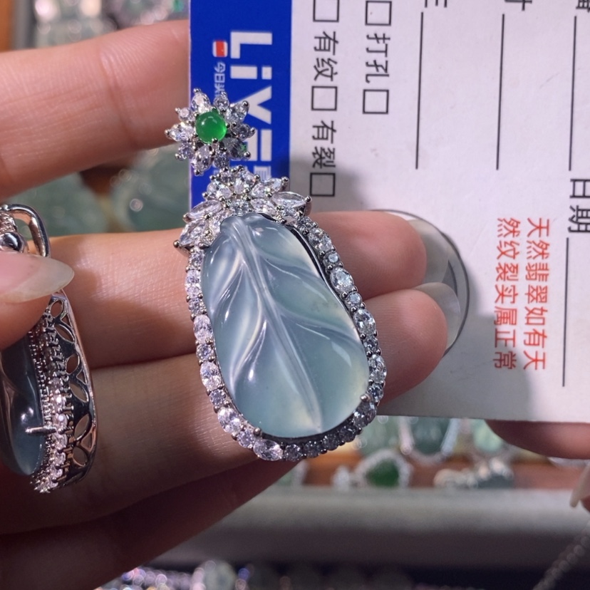 【闪购商品】翡翠未镶嵌颈饰天然